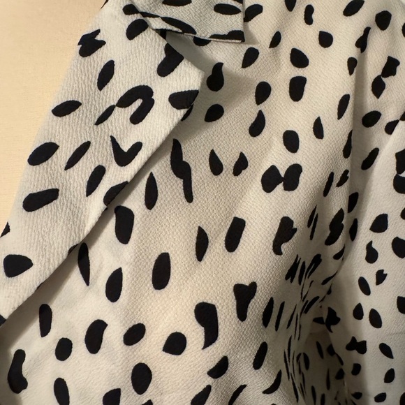 White flowing top- with cow print- size XL - Picture 2 of 6